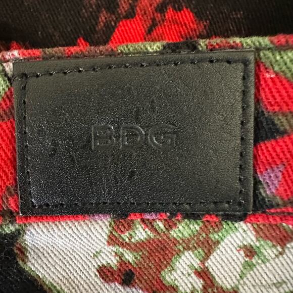 Women's BDG Urban Outfitters Red Black Floral Print Mid Rise Twig Jeans 29 X 29 - Picture 8 of 8